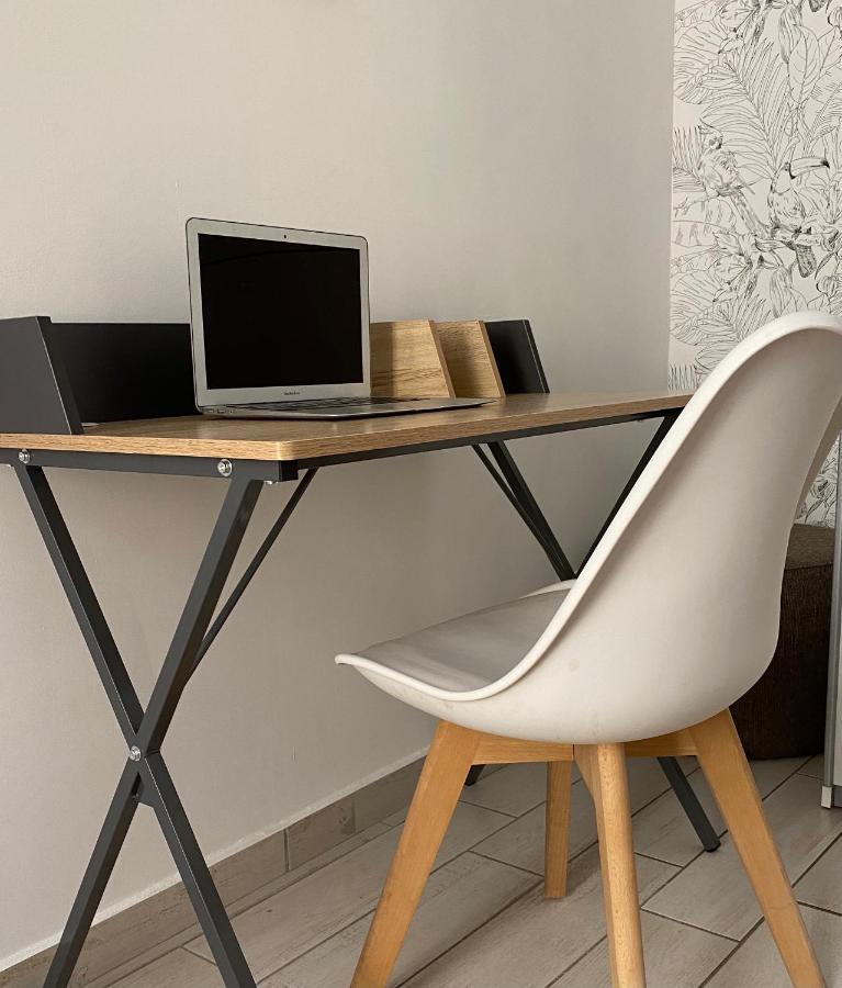 Joli Appartement Hypercentre T2, Classe Meuble De Tourisme 3 Avec Parking Gratuit Beziers Bagian luar foto