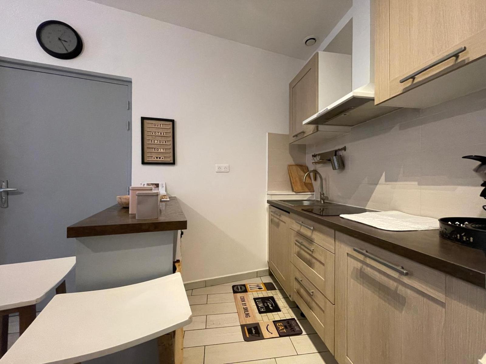 Joli Appartement Hypercentre T2, Classe Meuble De Tourisme 3 Avec Parking Gratuit Beziers Bagian luar foto