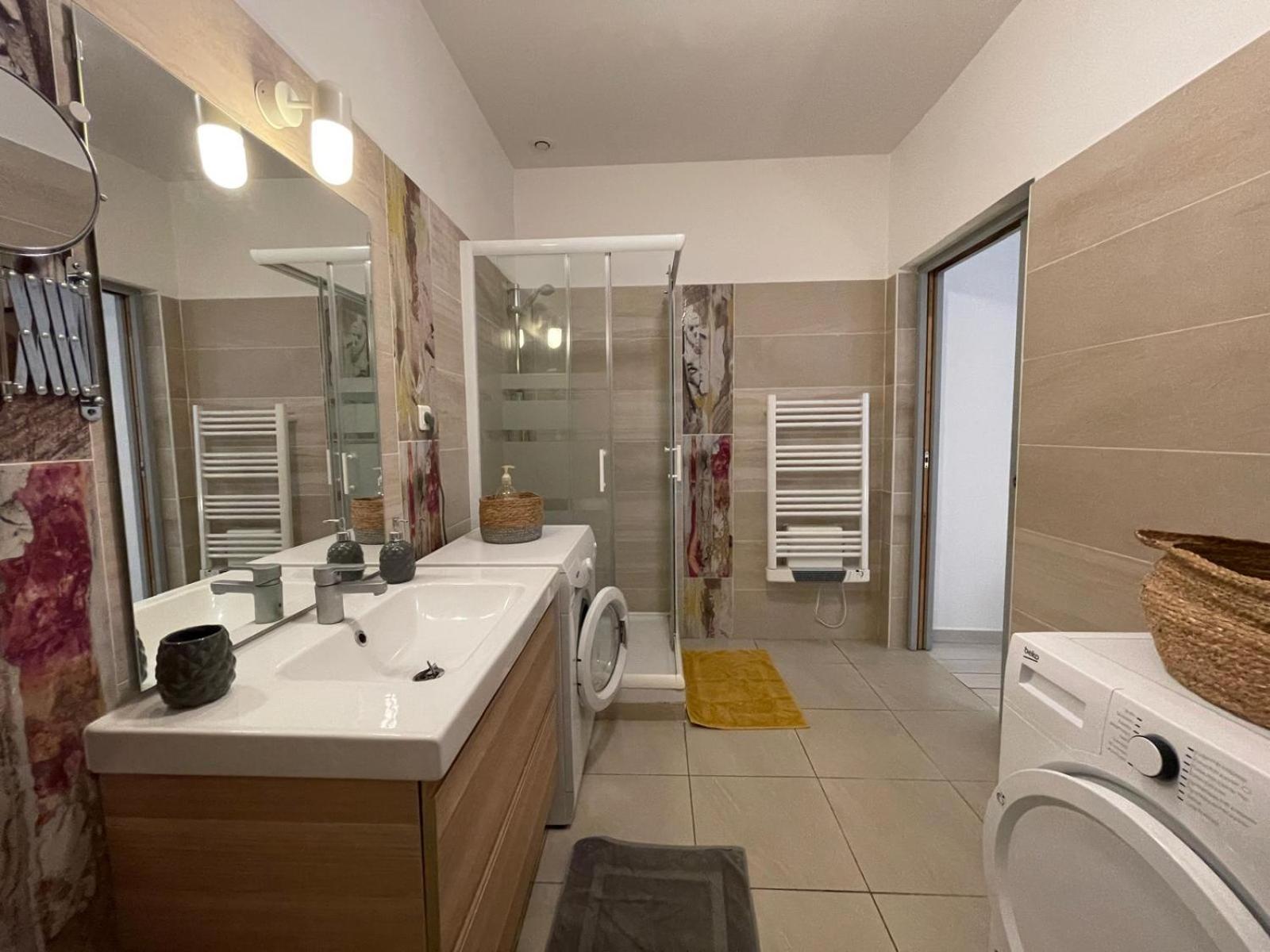 Joli Appartement Hypercentre T2, Classe Meuble De Tourisme 3 Avec Parking Gratuit Beziers Bagian luar foto