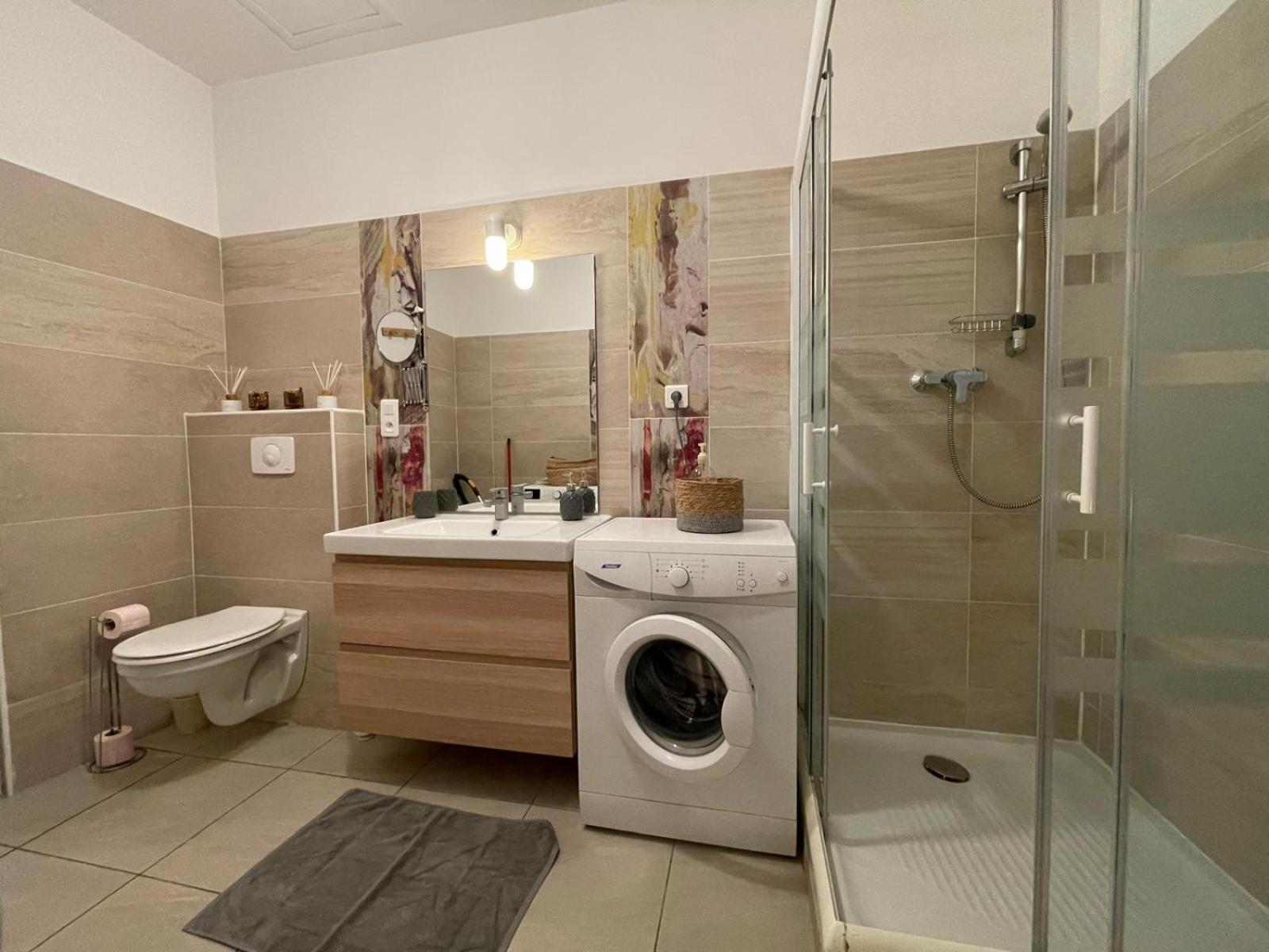Joli Appartement Hypercentre T2, Classe Meuble De Tourisme 3 Avec Parking Gratuit Beziers Bagian luar foto