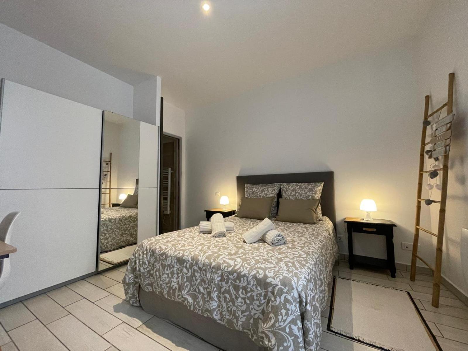 Joli Appartement Hypercentre T2, Classe Meuble De Tourisme 3 Avec Parking Gratuit Beziers Bagian luar foto