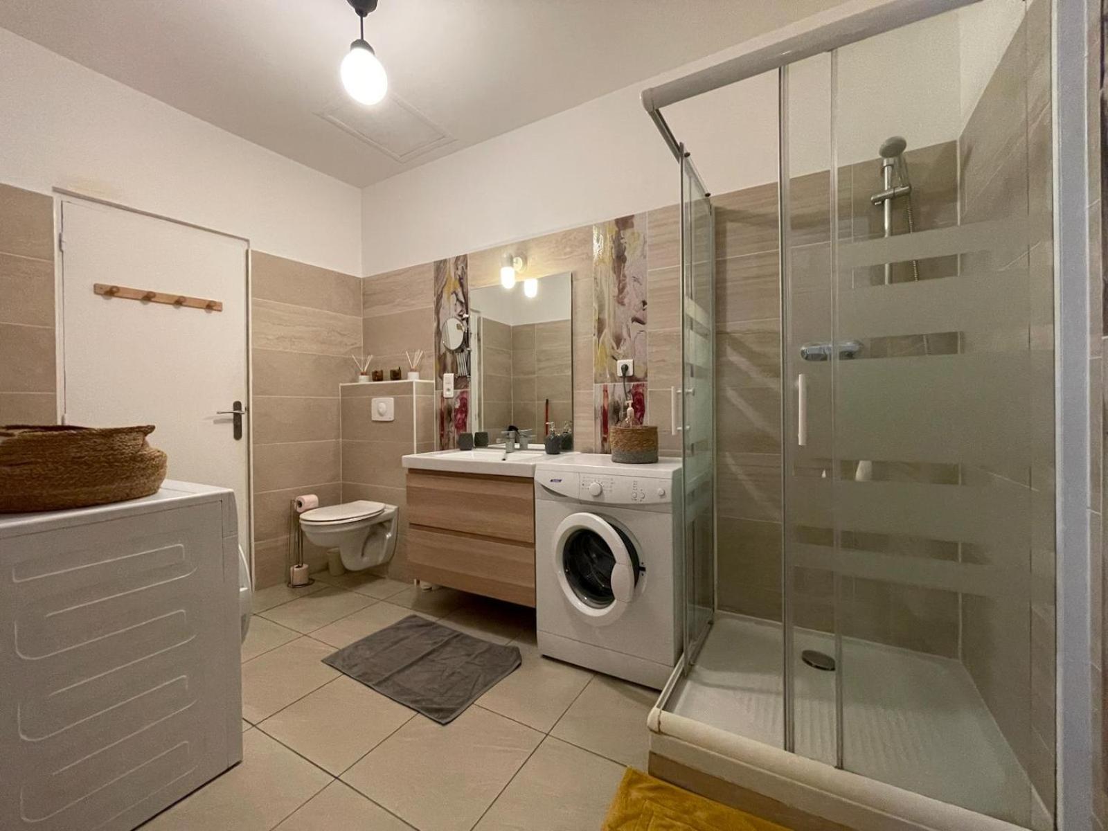 Joli Appartement Hypercentre T2, Classe Meuble De Tourisme 3 Avec Parking Gratuit Beziers Bagian luar foto