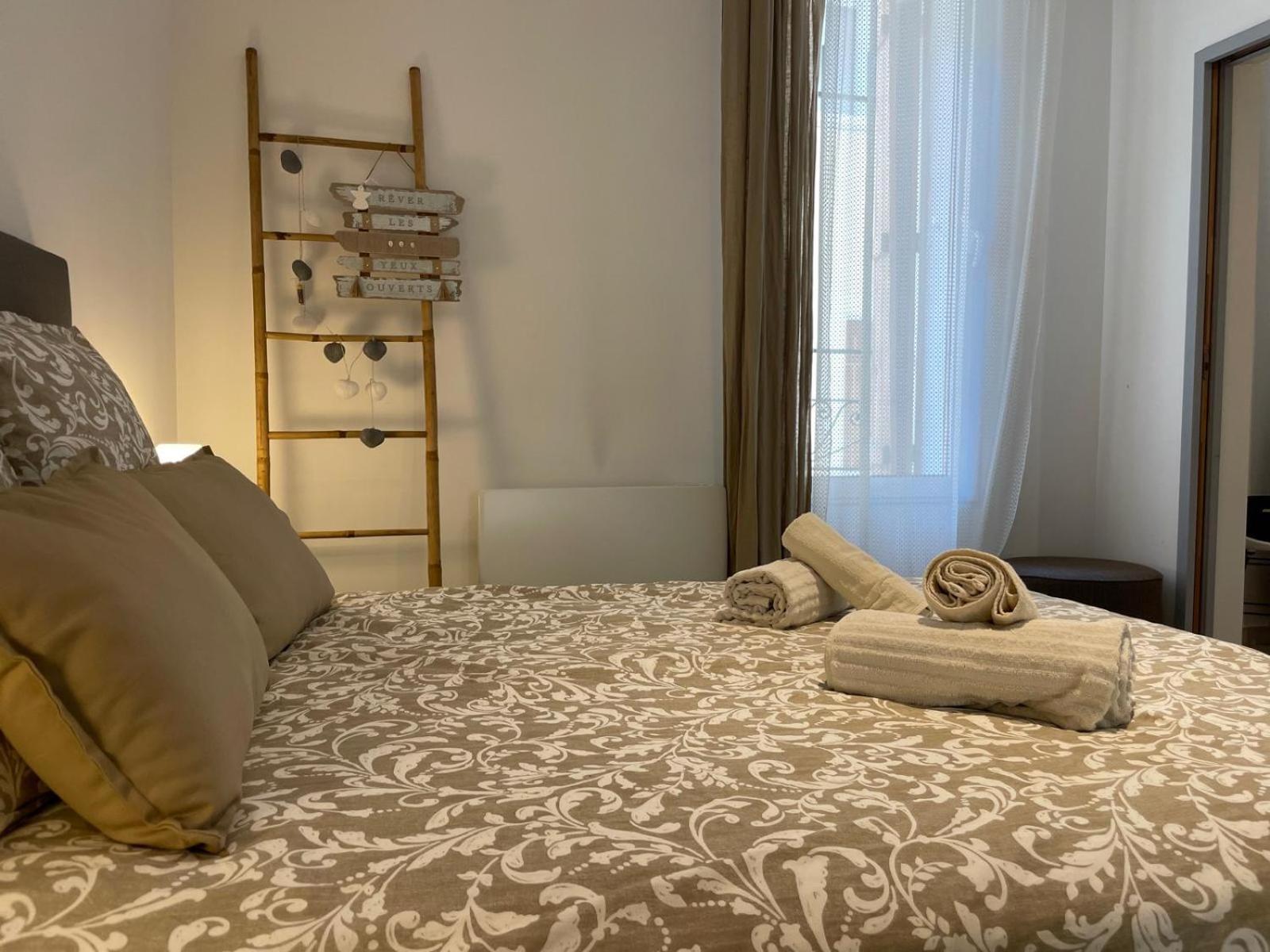 Joli Appartement Hypercentre T2, Classe Meuble De Tourisme 3 Avec Parking Gratuit Beziers Bagian luar foto
