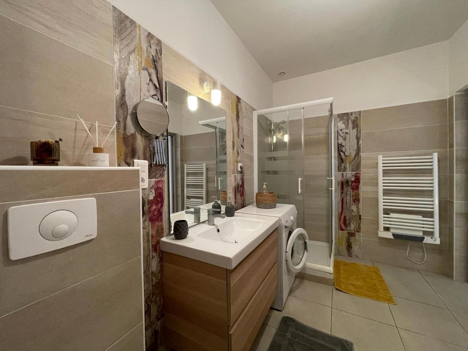 Joli Appartement Hypercentre T2, Classe Meuble De Tourisme 3 Avec Parking Gratuit Beziers Bagian luar foto