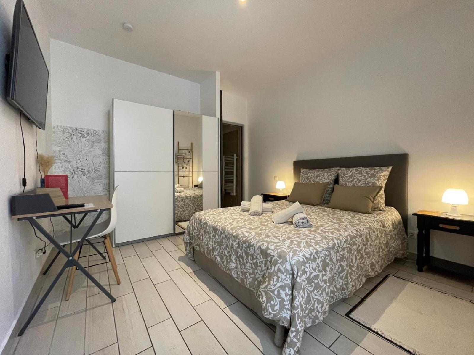 Joli Appartement Hypercentre T2, Classe Meuble De Tourisme 3 Avec Parking Gratuit Beziers Bagian luar foto